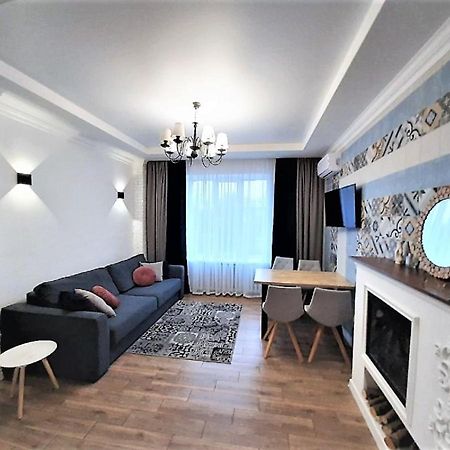 2 Bdr Apartment Near Gorky Park, Center 哈尔科夫 外观 照片