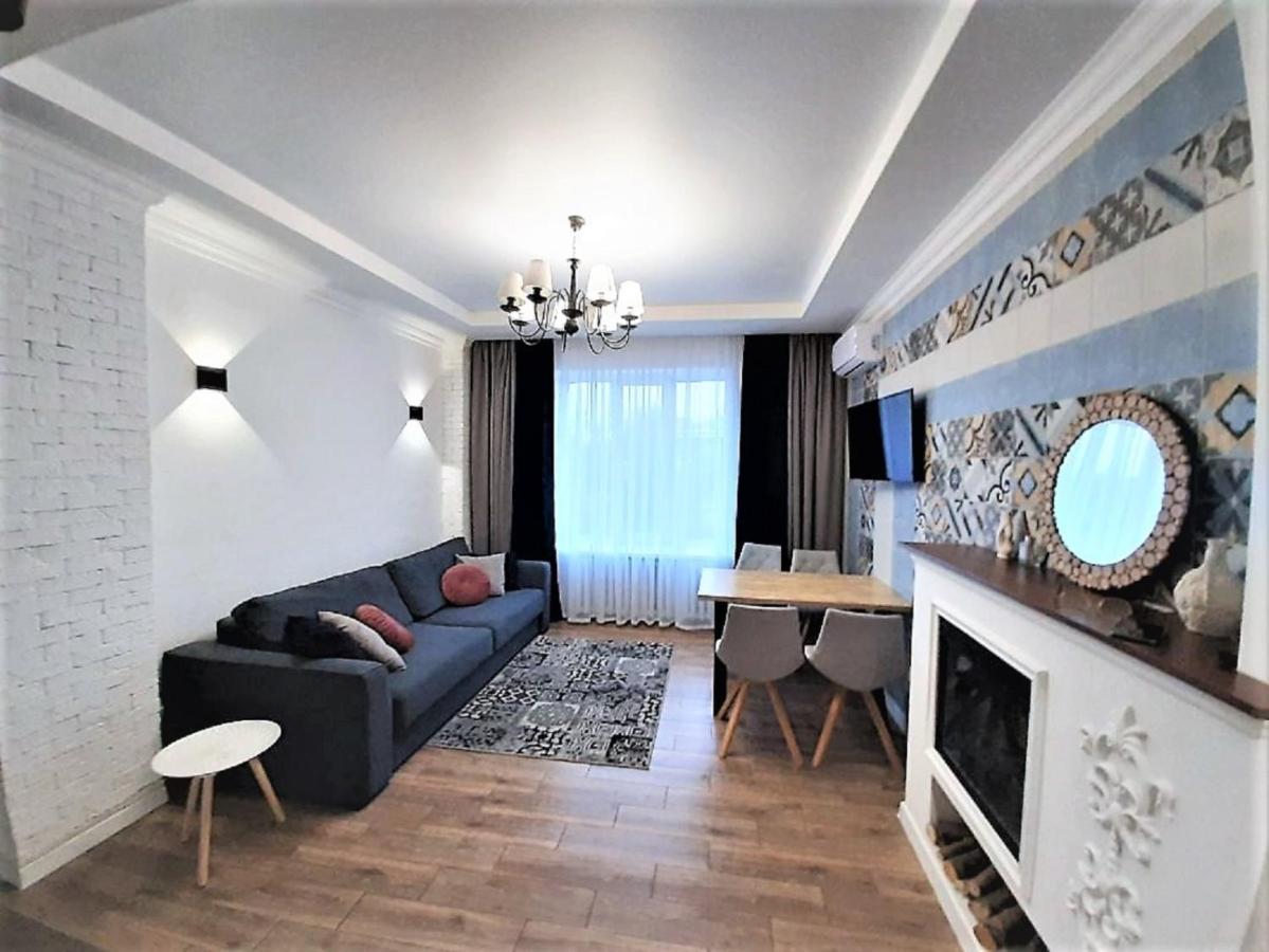2 Bdr Apartment Near Gorky Park, Center 哈尔科夫 外观 照片