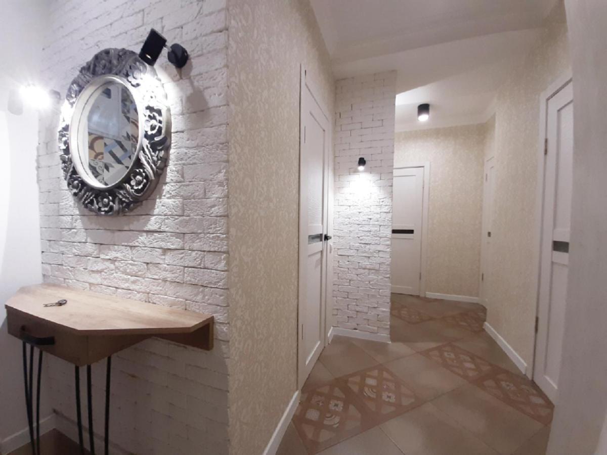 2 Bdr Apartment Near Gorky Park, Center 哈尔科夫 外观 照片