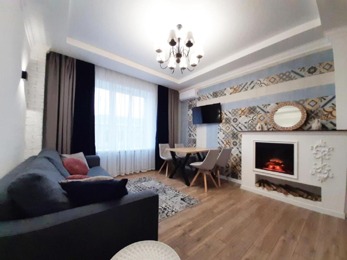 2 Bdr Apartment Near Gorky Park, Center 哈尔科夫 外观 照片
